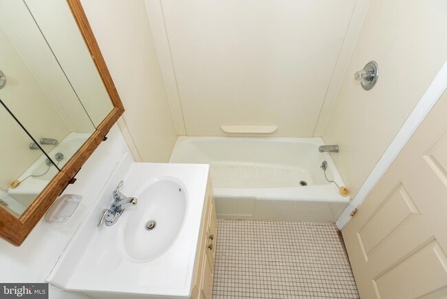 Building Photo - 640 Dover St