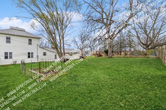 Building Photo - CHARMING FARMHOUSE!! 3 Bed, 1.5 Bath Home ...