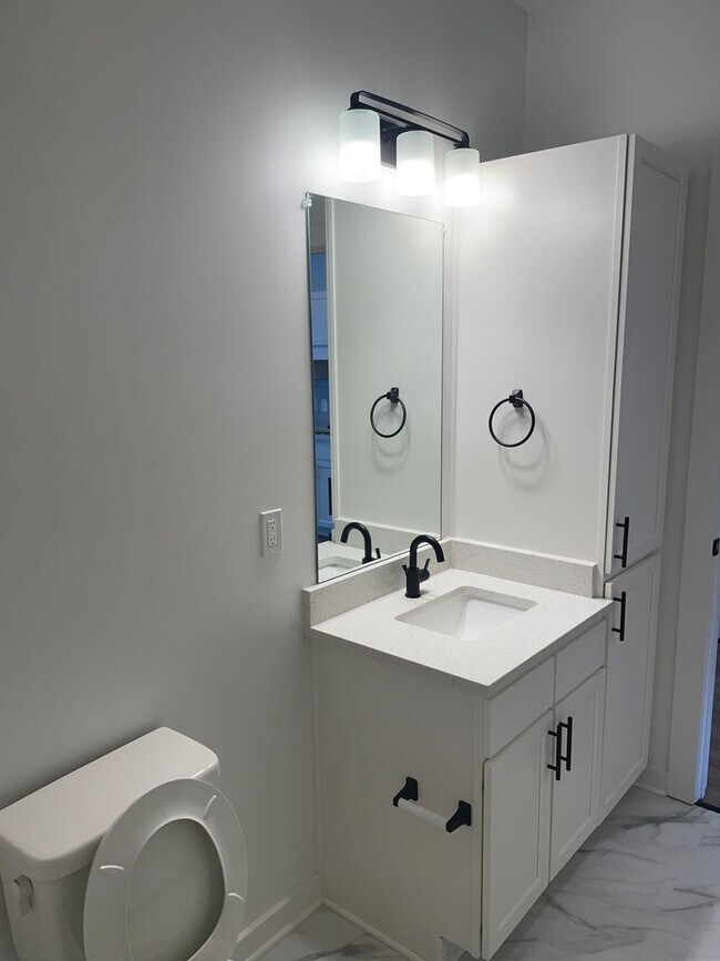 Building Photo - Studio Apartment in The Ontario in Nashville