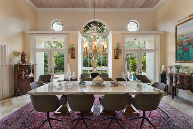 Building Photo - 10100 Lakeside Dr