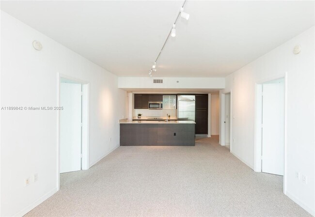 Building Photo - 500 Brickell Ave