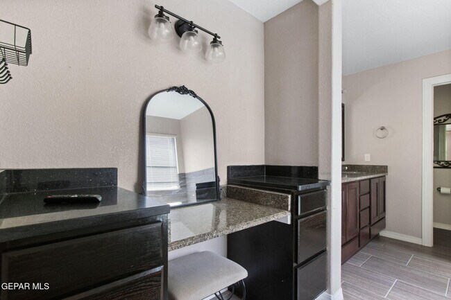 Building Photo - 7129 Long Meadow Dr