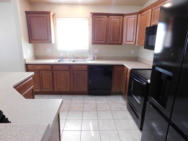 Building Photo - Ranch in Fruita