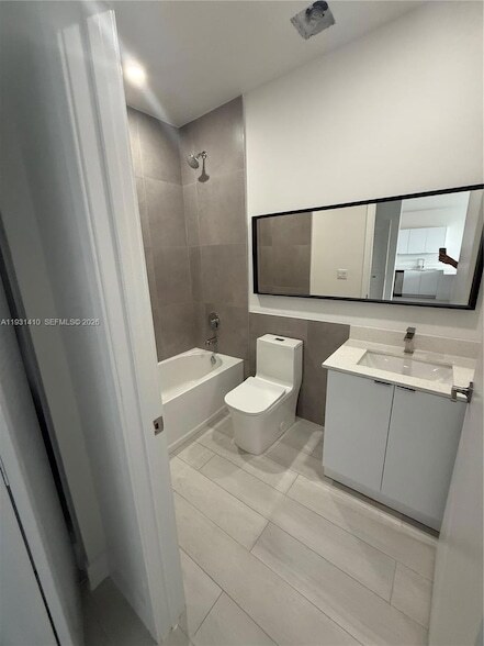 Building Photo - 1091 E 17th St