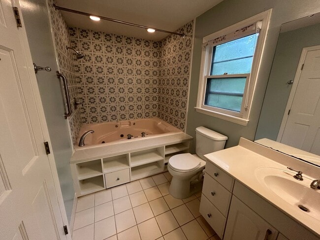 Building Photo - 5 Bed | 3.5 Bath House in Raleigh