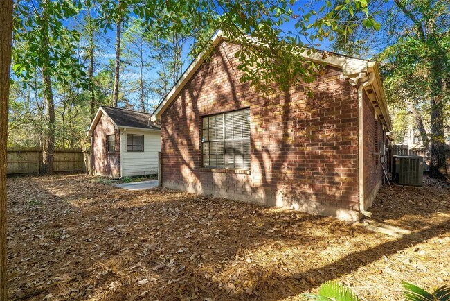 Building Photo - 2 Village Knoll Pl