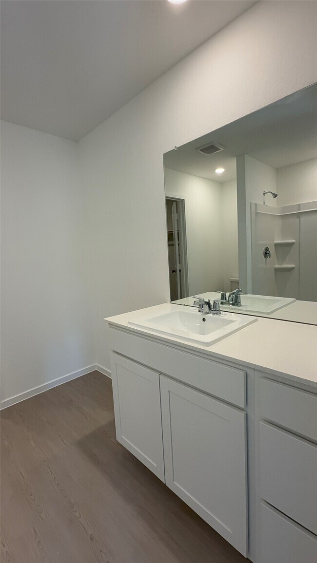 Building Photo - 327 Parkin Ct