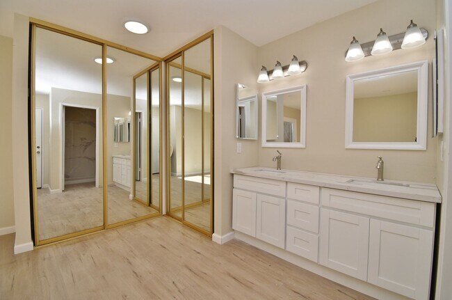 Building Photo - COMING SOON | $4,090 / 4 BR - GORGEOUS REMODELED PARKMONT HOME IN CENTRAL FREMONT