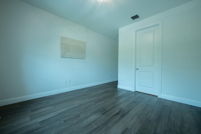 Building Photo - 13026 Artisan Cir