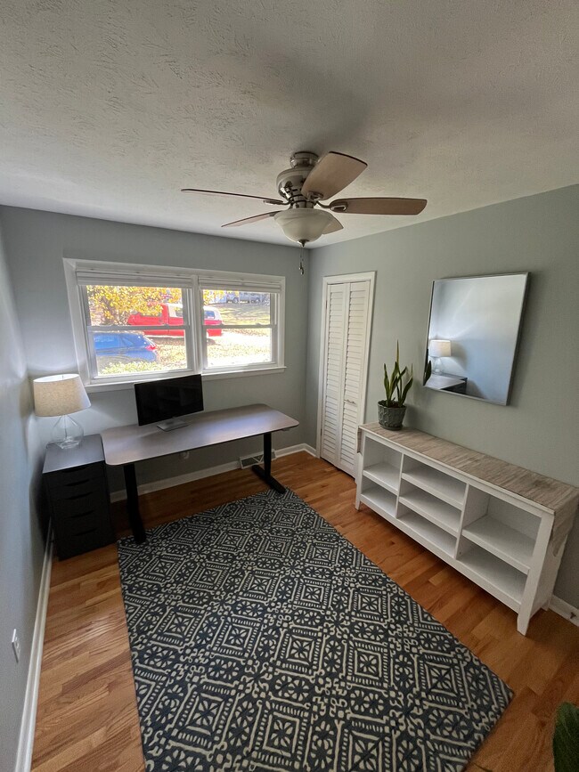 Building Photo - 44 Maple Ave