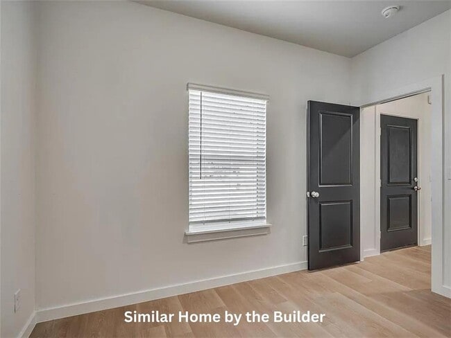 Building Photo - 916 SW D Ave