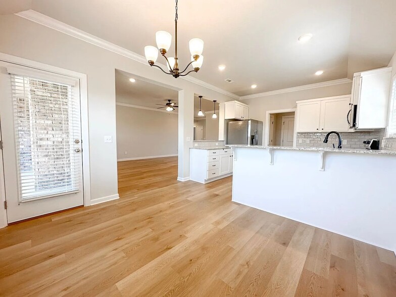 Building Photo - 430 Willow Dr