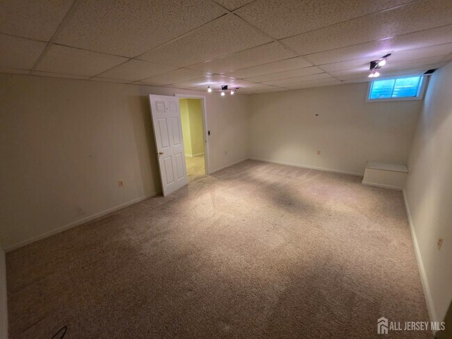Building Photo - 1301 Dahlia Cir