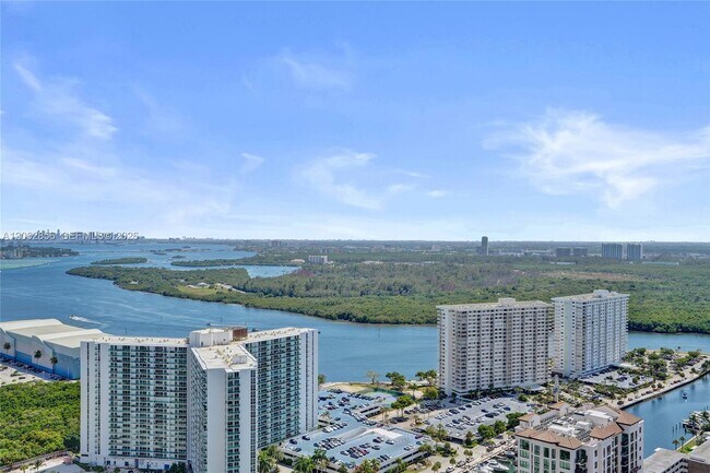 Building Photo - 16001 Collins Ave