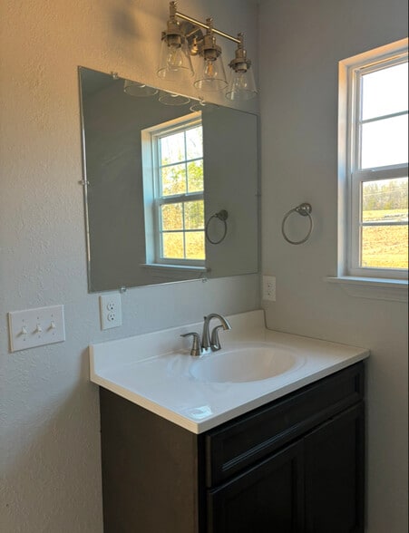 Building Photo - 198 Rustic Ln