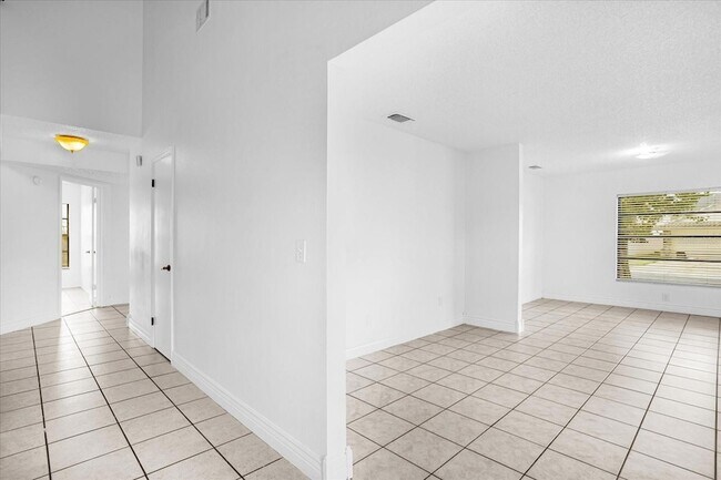 Building Photo - 601 Tomlinson Terrace