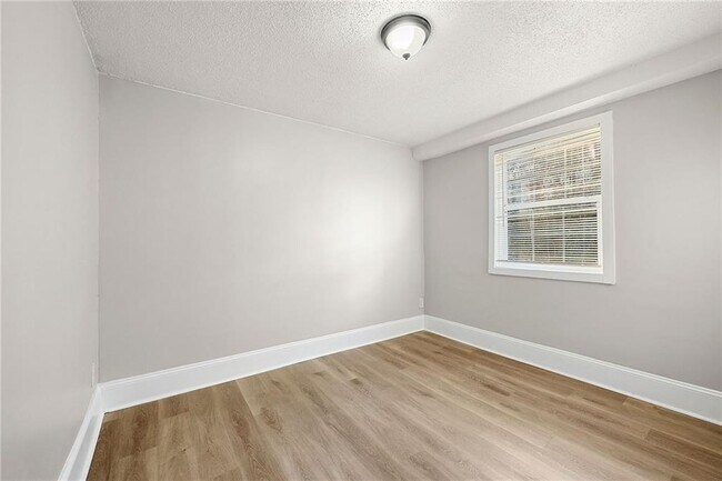 Building Photo - 156 Fairfield Pl NW