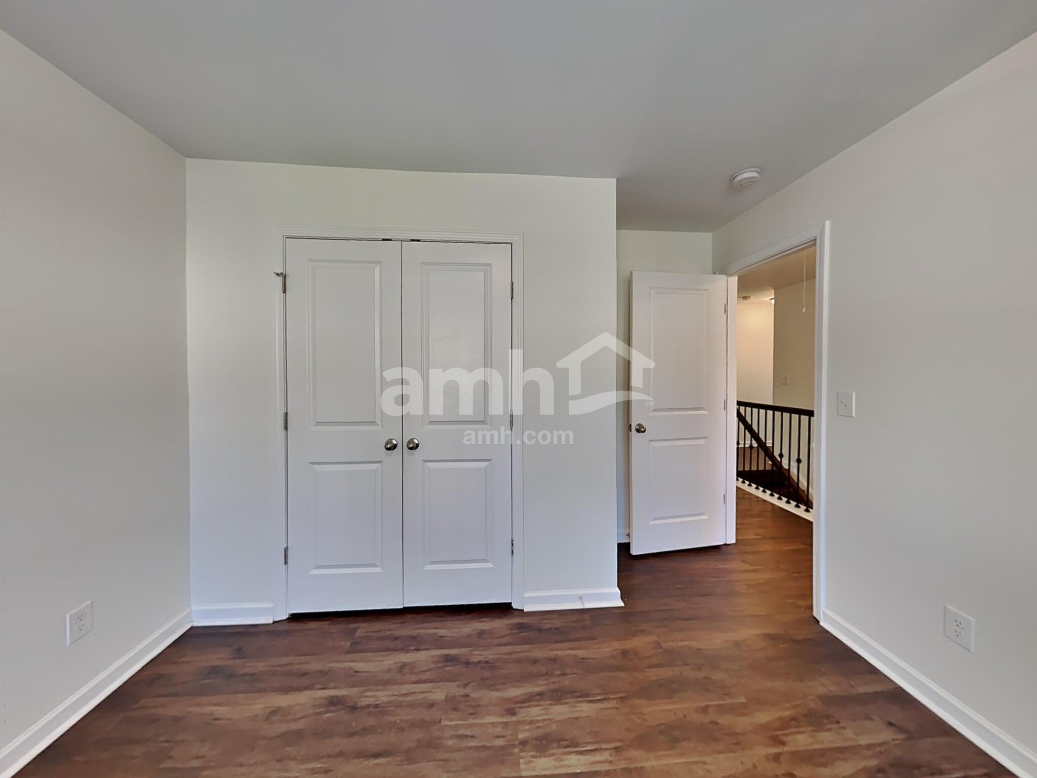 Building Photo - 1522 Balvaird Dr SE