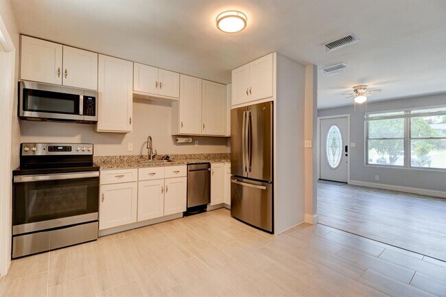 Building Photo - 635 S Lanvale Ave