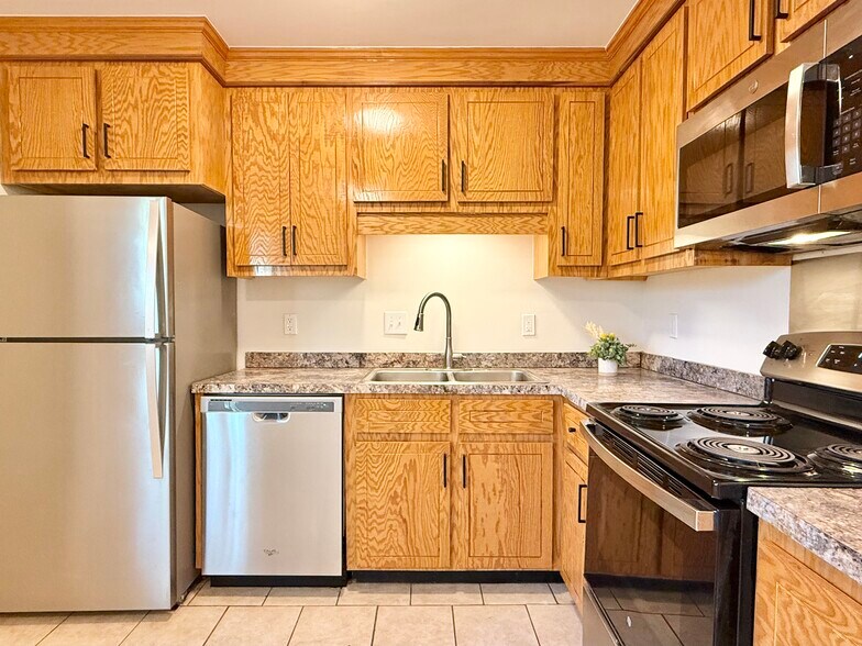 Kitchen - 274 Fleming Rd