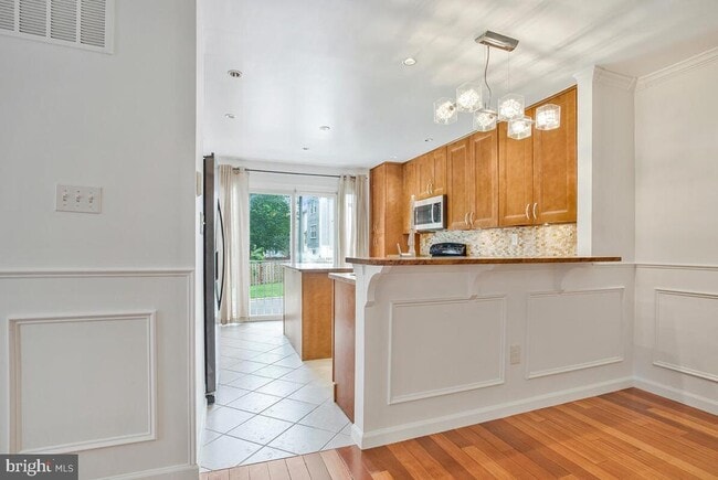 Building Photo - 205 Castleton Pl