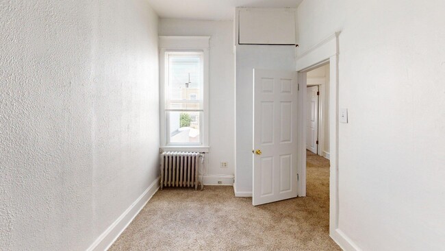 Building Photo - 3056 Mercer St