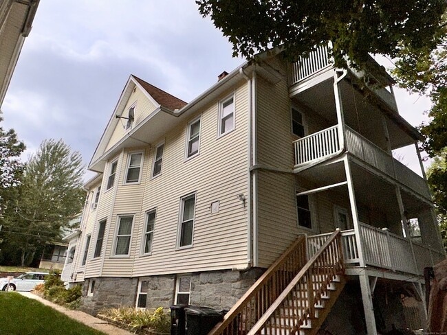 Building Photo - 253 Olivia St