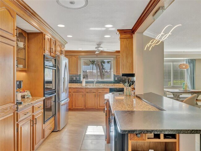 Building Photo - 10432 Sandpiper Rd W