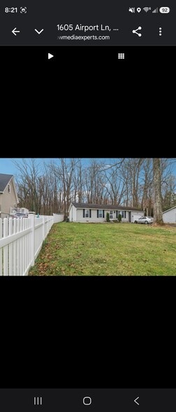 Building Photo - 1605 Airport Ln
