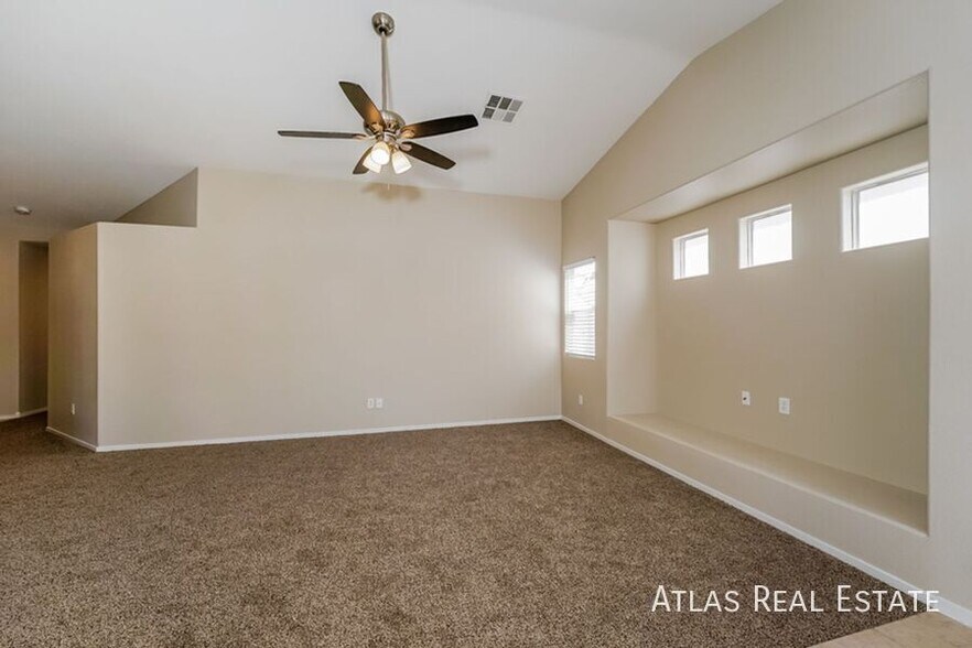 Building Photo - 617 Lava Beds Way