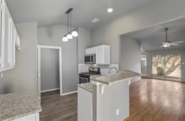 Building Photo - 634 Las Brisas Dr