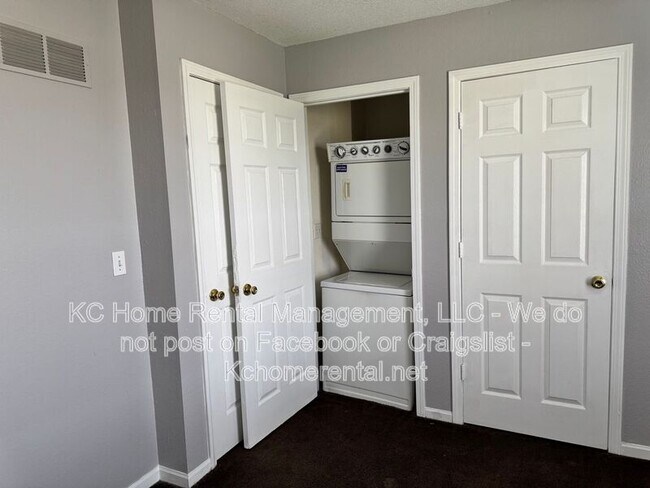 Building Photo - 804 Saddlewood St