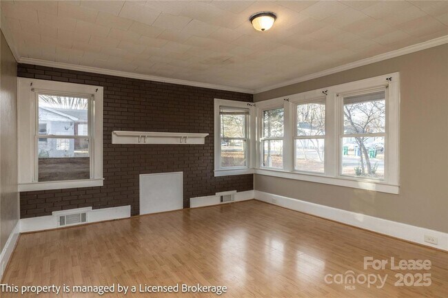 Building Photo - 1420 Amhurst St