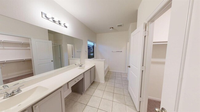 Building Photo - 7331 Parkview Dr