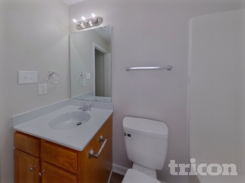Building Photo - 3033 Salmon River Dr