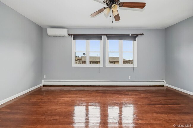 Building Photo - 71 Roosevelt Dr