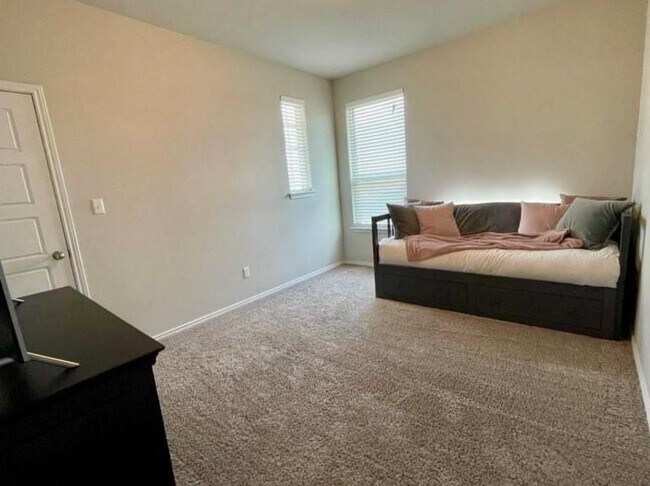 Building Photo - 1036 Chad Lp