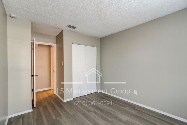 Building Photo - 7523 Oak Chase