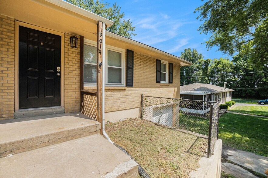 Building Photo - 9014 Bayless Rd
