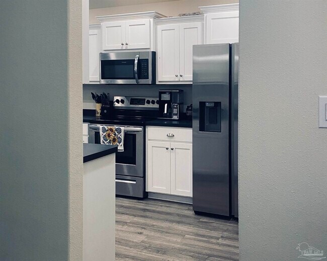 Building Photo - 5188 Regalo Dr