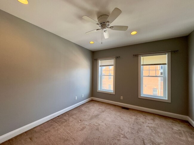 Building Photo - Charming 2 Bedroom/3.5 Bathroom Townhome in Canton, MD!