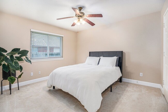 Building Photo - 618 Bay Oaks Dr