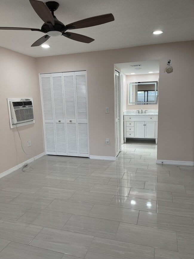 Building Photo - 6455 Jarvis Rd