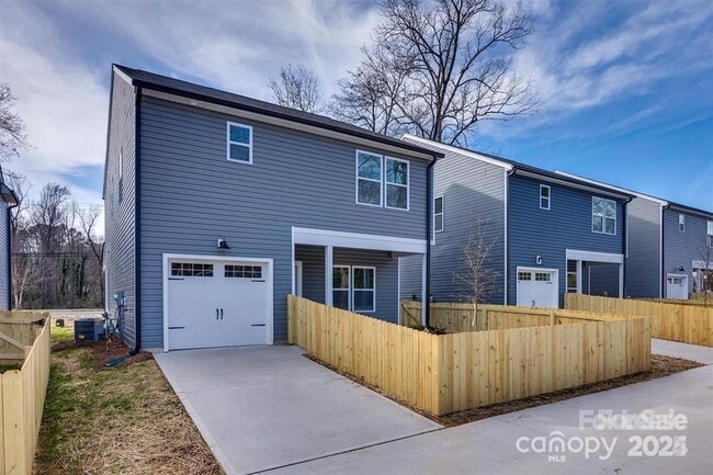 Building Photo - 1233 Eastway Dr