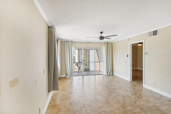 Building Photo - 3040 NE 16th Ave