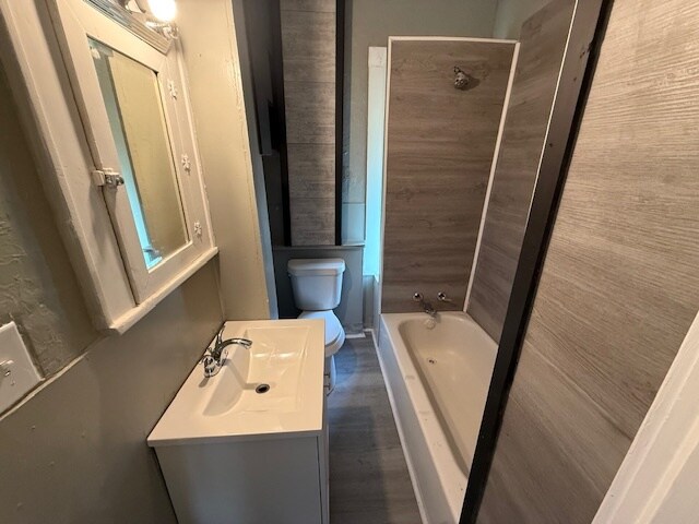 Building Photo - 404 Wooster Rd N