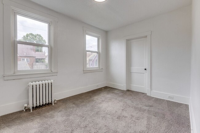 Building Photo - 2027 Eccles St