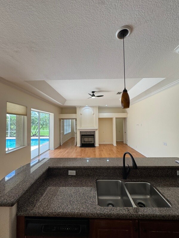 Building Photo - 10084 Cherry Hills Ave Cir