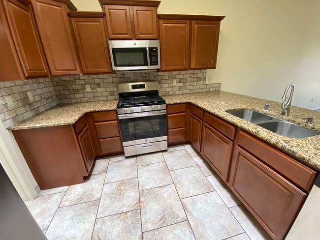 Building Photo - Cute Townhome in Gated Community Pueblos at Alameda Ranch