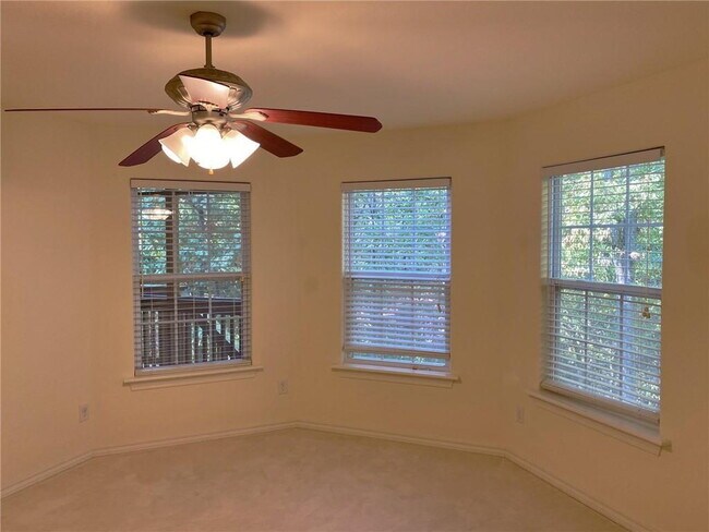Building Photo - 4 Sullivan Ln